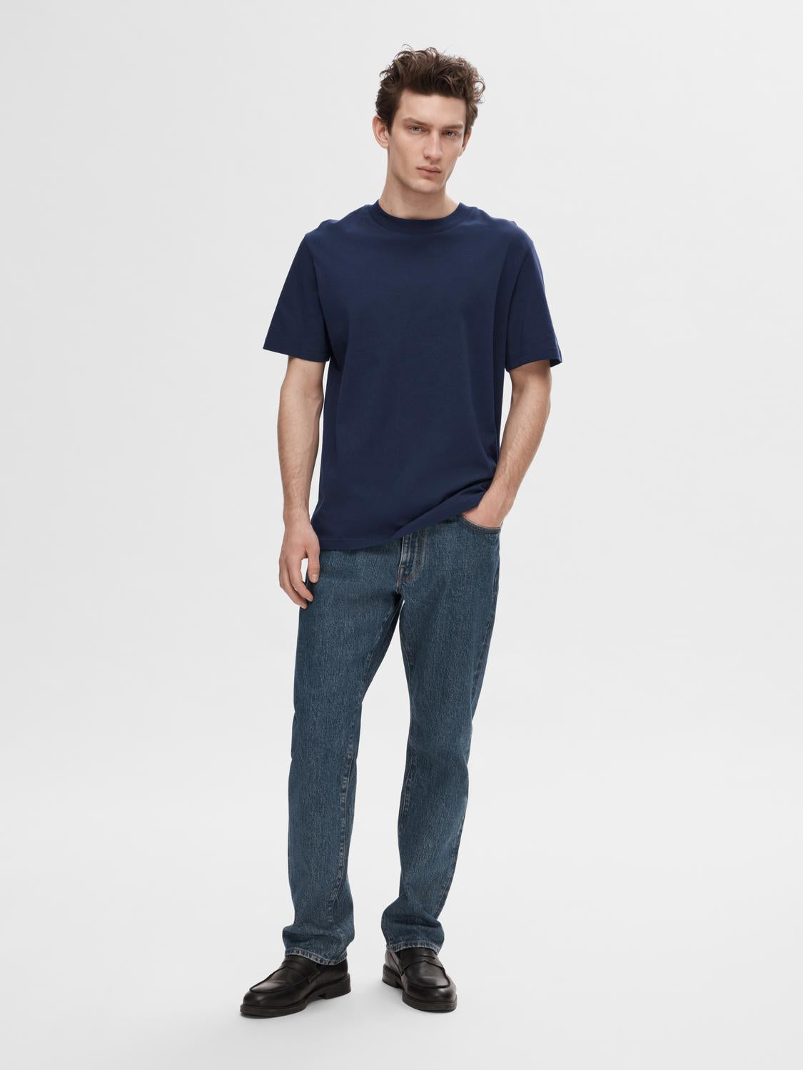 model_shot-front_full